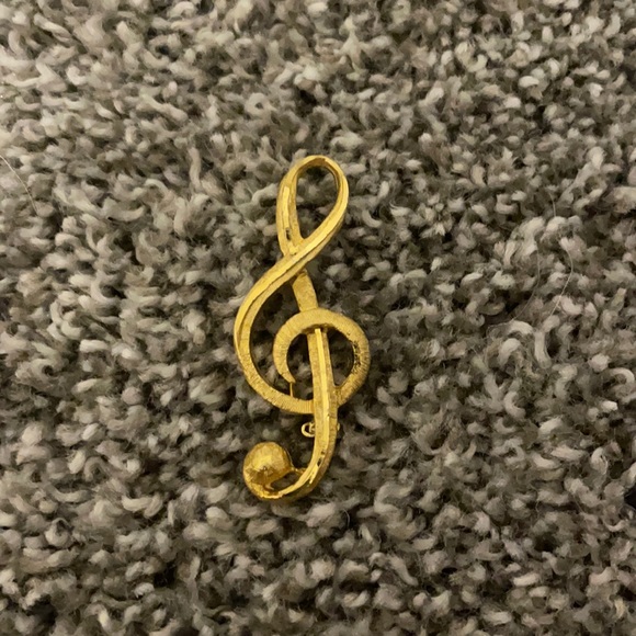 Gold Treble Clef Brooch - Picture 2 of 5